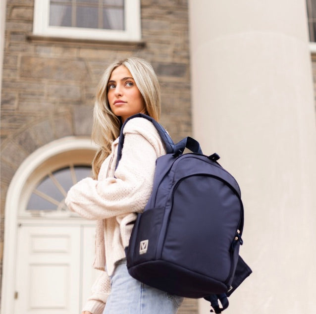 College Student on campus with Delaire Backpack on shoulder.